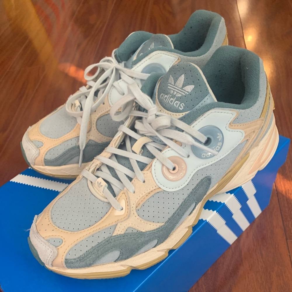 adidas originals astir sneakers